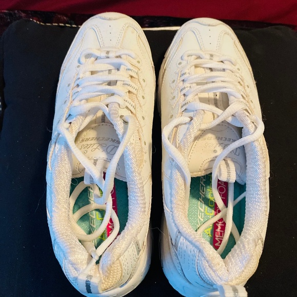 Sketchers Air-Cooled Memory Foam New White Sneakers - Picture 2 of 2